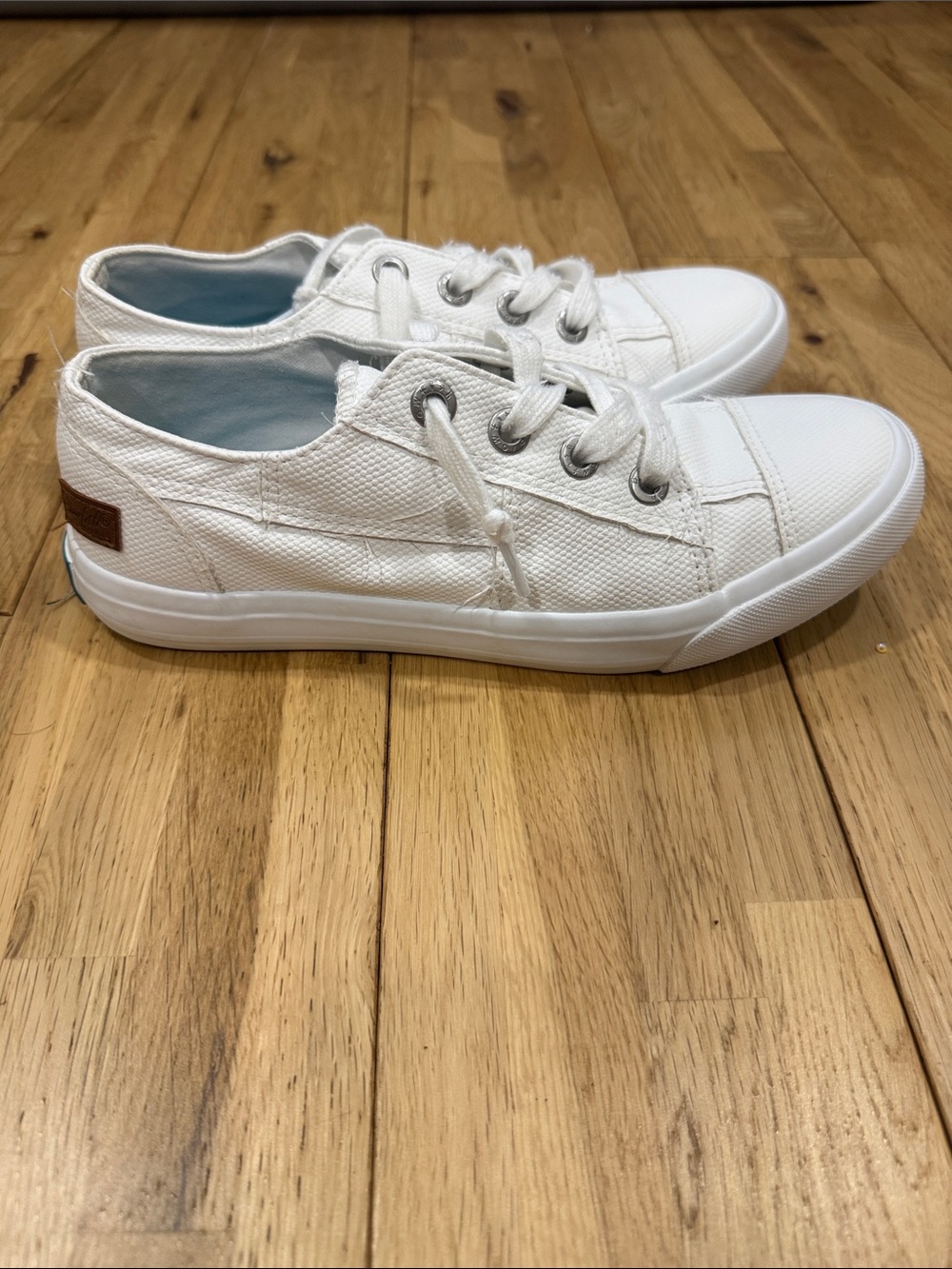 White Low-Top Canvas Sneakers with Lace-Up Closure